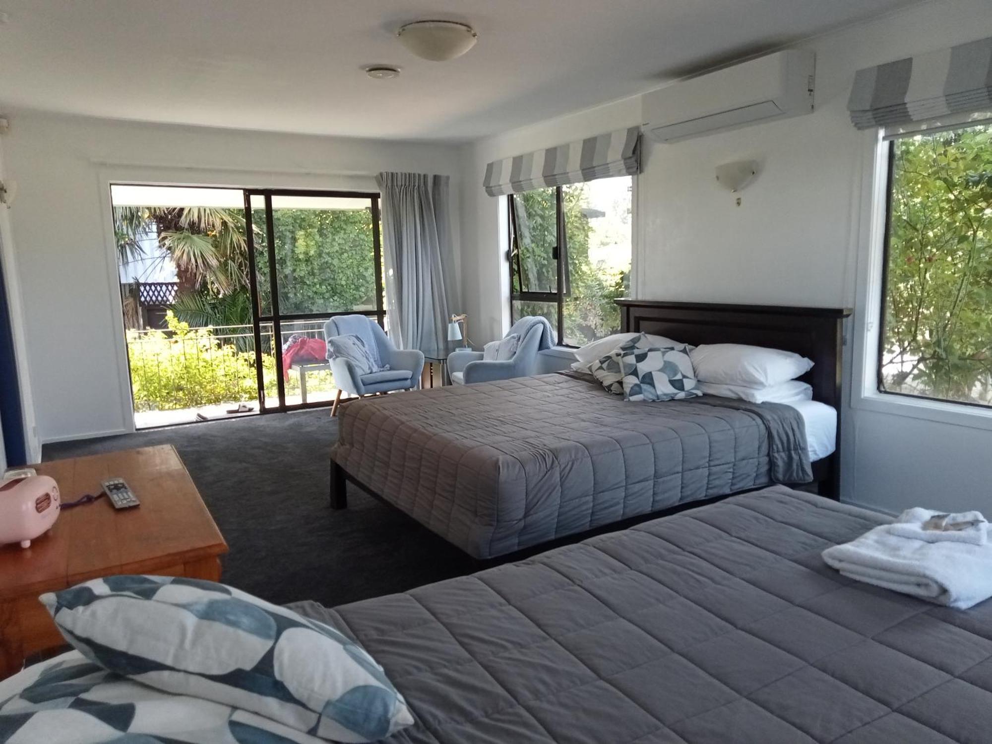 Harakeke Homestay ヘイスティングズ エクステリア 写真